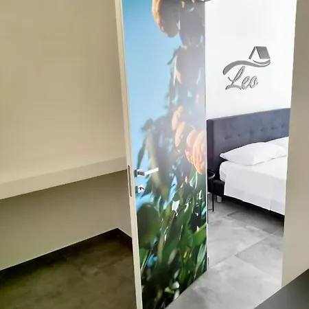 Leo Πανσιόν 3*