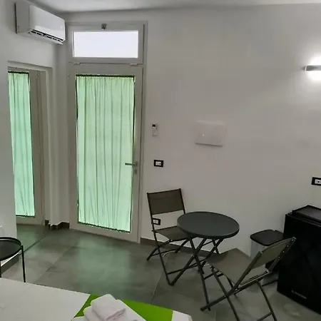 Leo Guest house